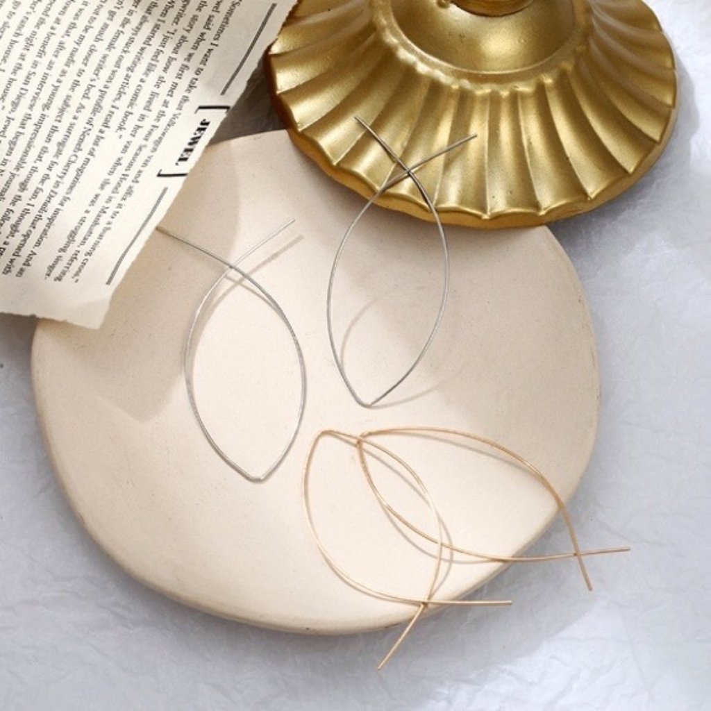 A marketplace jewellery listing of the kind a creator would send a follower to
